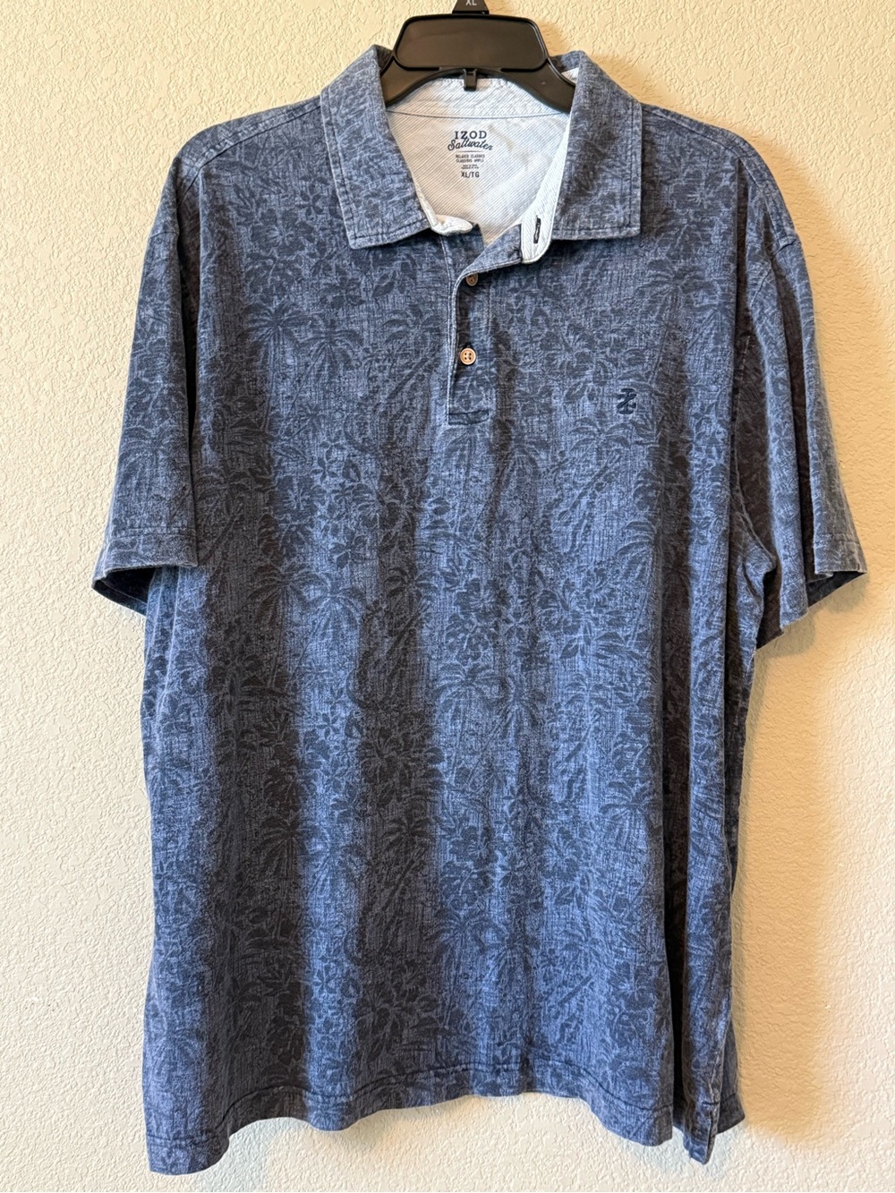 Men’s Izod Saltwater Polo with Logo in Light Blue with Navy tropical Print
